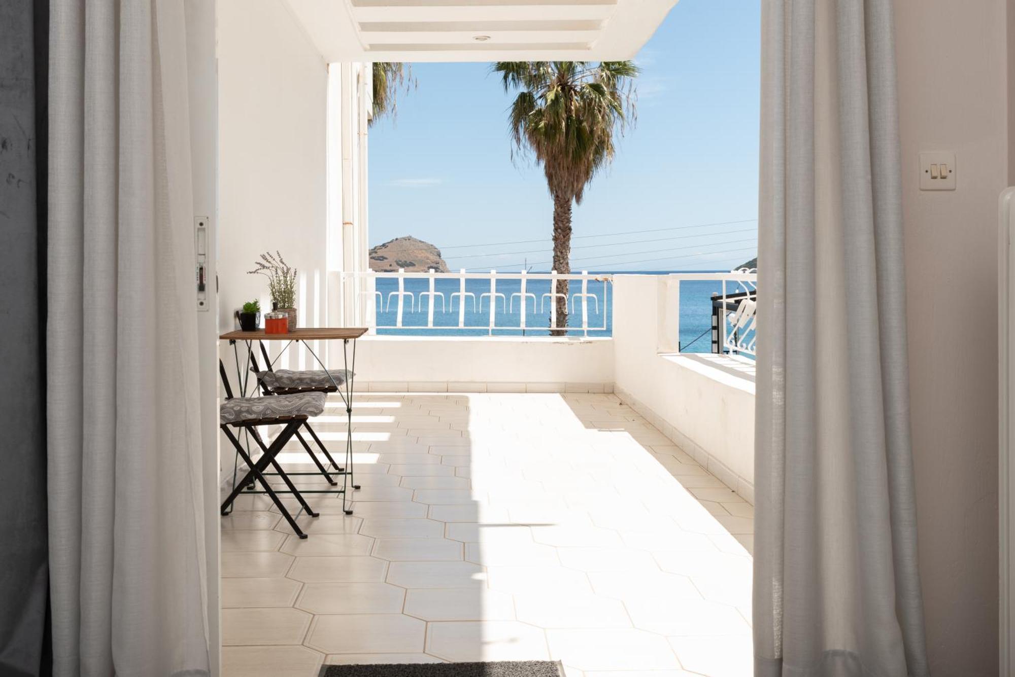 Bluehouse Apartment Porto Rafti Exterior photo